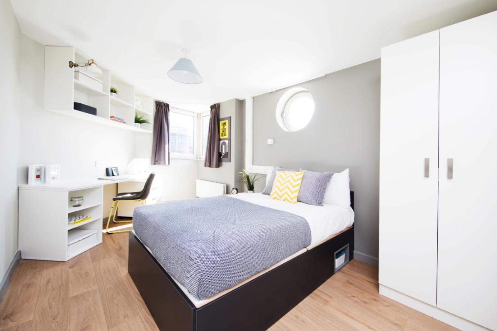 Student Only, Ensuite In A At Londra
